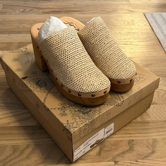 Free People Claudia Crochet Clog in Natural Beige with Wood Heel Size 38 - Picture 6 of 7